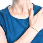 K18WG 18金ホワイトゴールド エスニックカット バングル